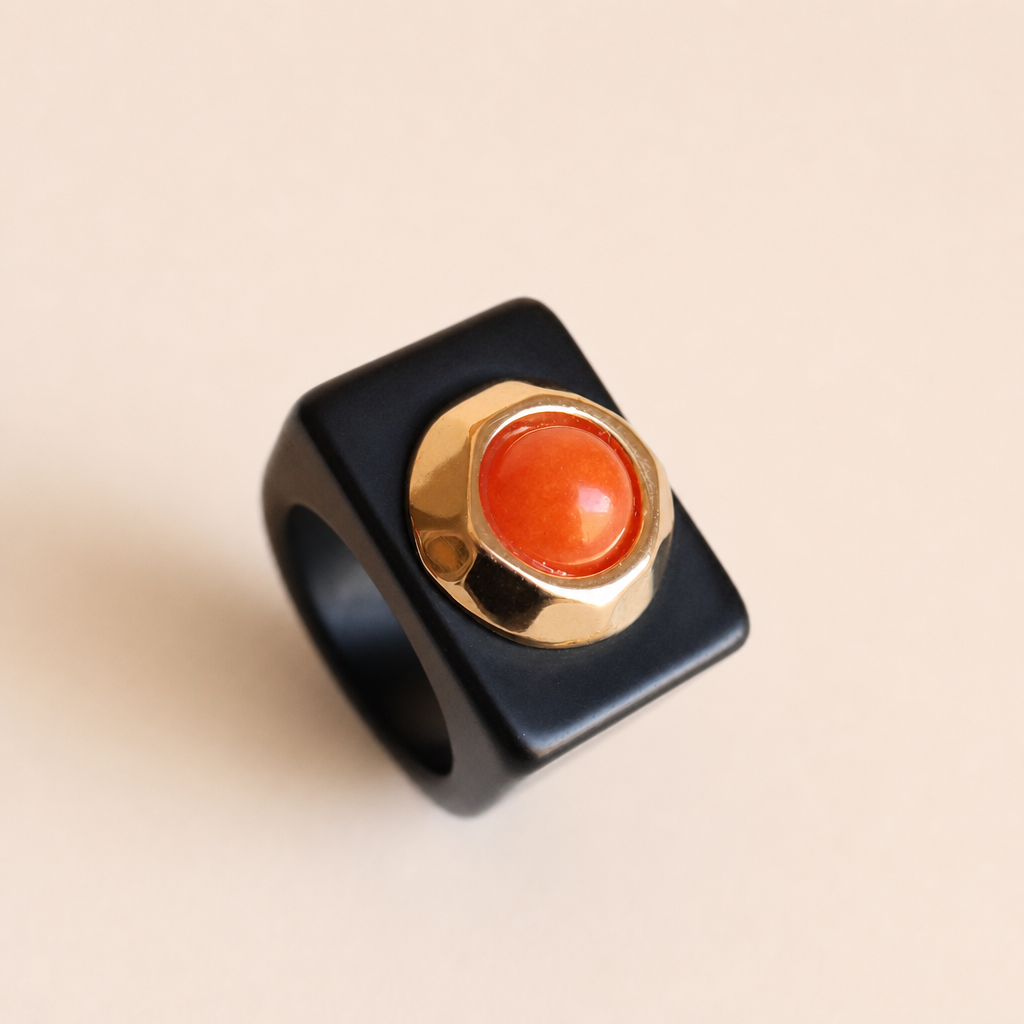 Anillo mujer Negro con Cornalina