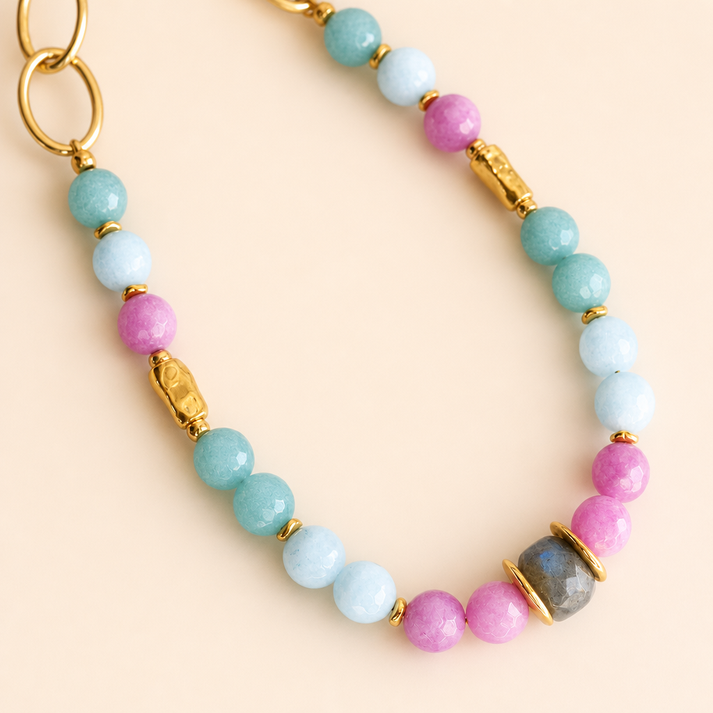 Collier long BAVARO multicolore, pierres naturelles et chaîne en laiton doré, fait main à Murcie