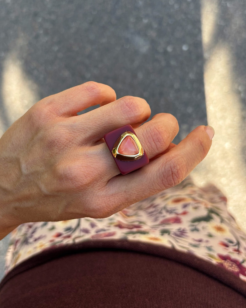 Anillo color granate con oro y piedra natural [SOUL]