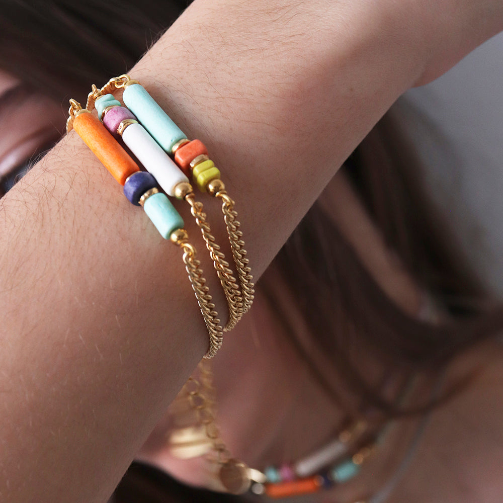 Women's bracelet with gold chain