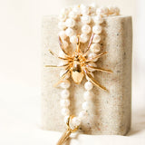 collar de perlas con broche