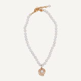 collar de perlas y colgante