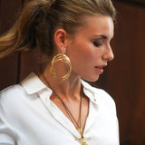 Pendientes lisos dorados para mujer