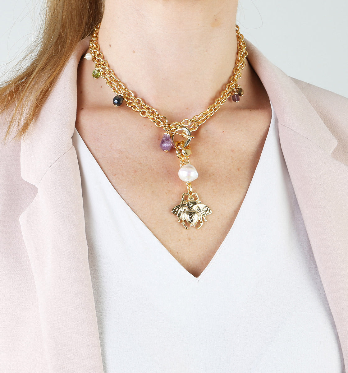 collar de cadena dorado con perla grande